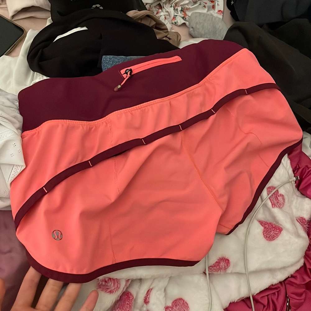 SIZE 4 LULULEMON ATHLETIC SHORTS